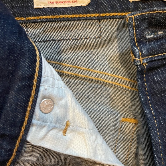 Levi’s • Premium • Denim • Size 23 • Length 33 • Button Fly • Ribcage Boot • - Picture 4 of 6